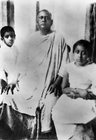 B-36 Calcutta 1908 Balaram Mandir with B grandchildren